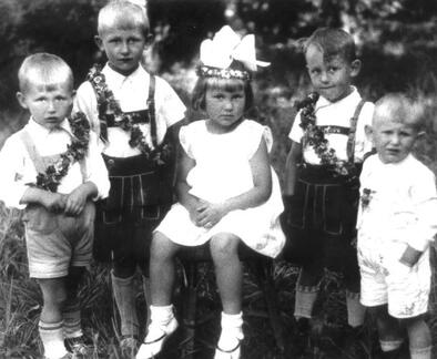 001 0015 Die Kinder der Familie Donnerstag