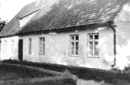 001 0050 Langseite des Pfarrhauses