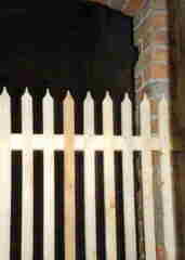 001 1120 Gitter am Ende der Wendeltreppe