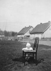 004 0021 Im ersten Haus von rechts wohnten die Familien Hermann Behrendt und Bartsch