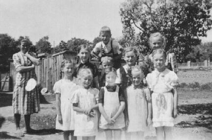 004 0023 Bartenhofer Kinder im Jahre 1940 Geschwister Bartsch Kahlau Schulz und Behrendt