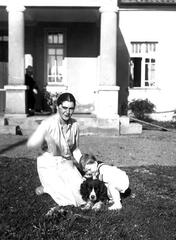004 0046 Ernst August vor dem Haus von Martha Meyer Schwester von Fritz Meyer auf dem Vorwerk Matschuk
