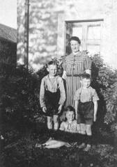 005 0020 Erna Ungermann mit ihren Kindern Kurt Fritz und Irma
