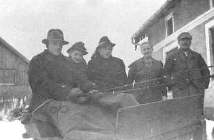 005 0047 Fertig zur winterlichen Ausfahrt Im Bild von links Helmut Else Gertrud Frieda und Otto Seidler