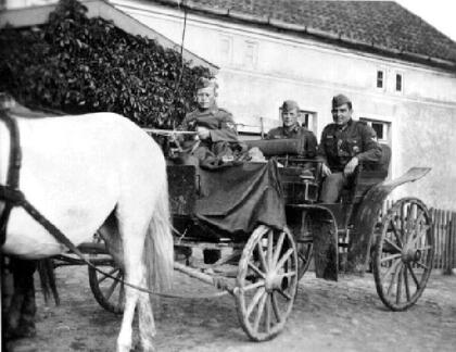 006 0037 Fronturlauber auf dem Hof Ruthke in Biothen