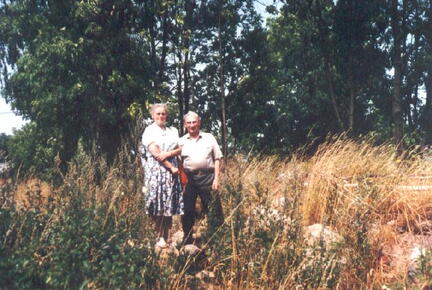 010 1004 Damerau 1996 Walter Hoff mit Ehefrau Hier stand sein Elternhaus