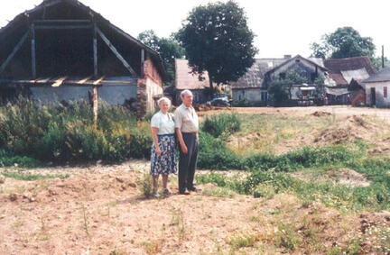 010 1007 Damerau 1996 Ehepaar Hoff auf dem Rittergut Damerau
