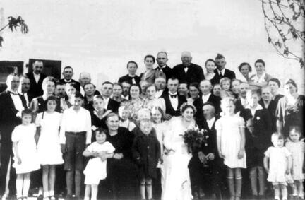 011 0002 Hochzeit am 02 05 1938 in Eichen Ortsteil Behlacken Hermann und Charlotte Adloff geb Hennig
