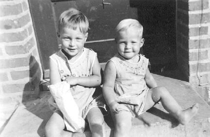 011 0009 Die Geschwister Wolf Dietrich und Eckhard von Frantzius im Mai 1938
