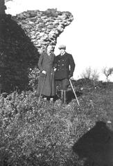 011 0037 An der Burgruine von Schloesschen Cremitten