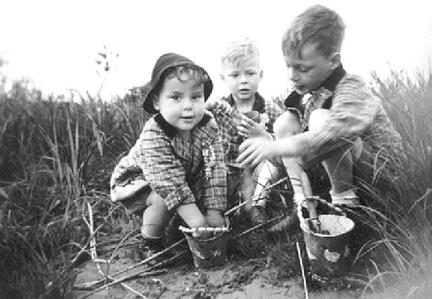 011 0225 Im Juni 1940 im nassen Sand am Pregel