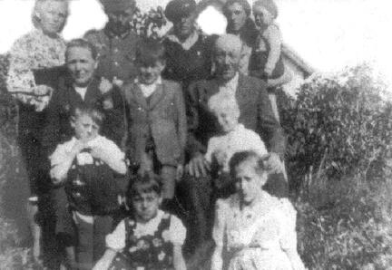 012 0025 Familie Heinrich Metzger ca 1942