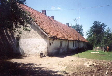 012 1015 In diesem Insthaus wohnte die Familie Heinrich Metzger 1996