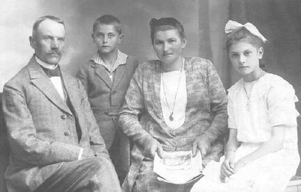 014 0005 Krugdorf Johann und Hulda Weissfuss mit ihren Kindern Willi und Frieda