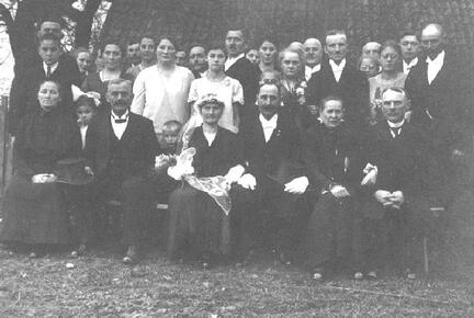 014 0008 Krugdorf Die Hochzeitsgesellschaft von Fritz und Hulda Girod