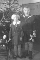 015 0013 Hildegard und Herbert Mattern Weihnachten 1929