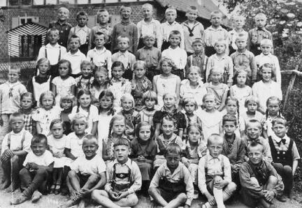 015 0024 Friedrichsdorfer Schulkinder der 1 und 2 Klasse