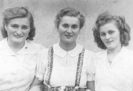 015 0037 Die Schwestern Hilda Irmgard und Gerda Gudde ca 1940