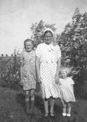 015 0050 Von links Helga Vogt Rotermund Minna Vogt Irene Mueller geb Vogt