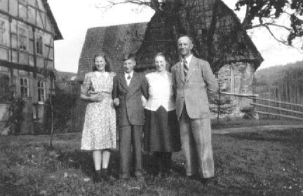015 0060 Friedrich und Marie Koehler aus Friedrichsdorf Abbau mit Gaesten