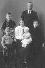 016 0014 Familie Karl und Helene Davideit mit ihren Kindern Bruno Karl Elli und Heinz