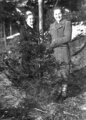 016 0015 Anneliese Krueger und Elli Krause