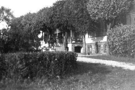016 0026 Im Jahre 1943 Auffahrt zum Gutshaus Klein