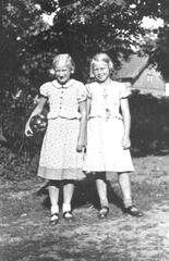 017 0030 Stanillien Jutta Mueller und Irmgard Hinz