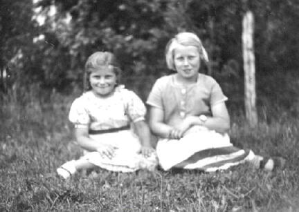 017 0034 Stanillien Lieschen Organowski und Irmgard Hinz