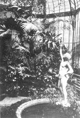 020 0024 Eine Brunnenfigur im Wintergarten von Schloss Kapkeim