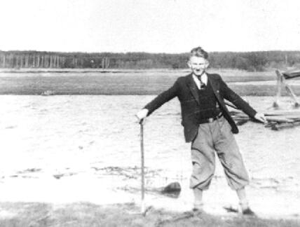 020 0045 Bruno Tengler bei Hochwasser am Linkehner See