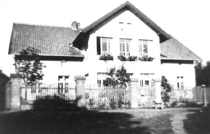 020 0047 Das Wohnhaus von Bauer Stoermer in Gauleden Im rechten Teil des Hauses war die Polizeiwache untergebracht