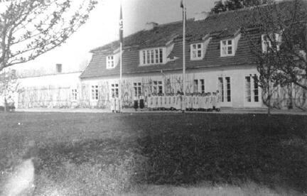 021 0010 Das alte Genslacker Gutshaus diente als Unterkunft fuer die Pflichtjahrmaedchen