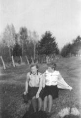 021 0014 Ilse Berger mit Freundin Frieda Liedtke im April 1944