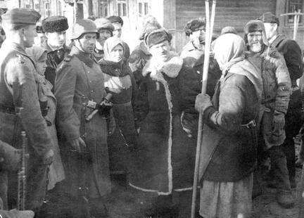 021 0020 Heinrich Krinke mit Stahlhelm in Russland