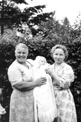 021 1017 Rechts im Bild Gertrud Krinke geb Goebel