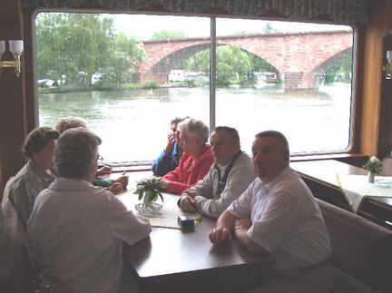 59 09 1332 6 Kirchspieltreffen 2005 Dampferfahrt auf dem Main am Sonntag