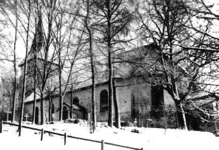 022 0003 Die Goldbacher Kirche wunderschoen gelegen auf einer Anhoehe weithin sichtbar aus allen Richtungen