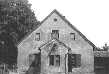 022 0017 Das Goldbacher Pfarrhaus gesehen von der Hofseite