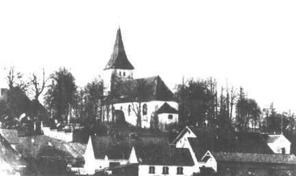 022 0019 Die Goldbacher Kirche wunderschoen gelegen auf einer Anhoehe weithin sichtbar aus allen Richtungen