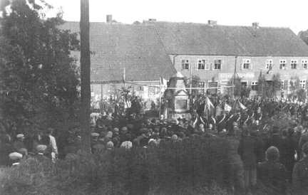 022 0027 Einweihung des Goldbacher Heldendenkmals