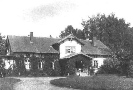 022 0043 Gutshaus Garbeningken von der Hofseite