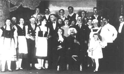 022 0050 Goldbacher Gesangverein nach der Theaterauffuehrung des Stueckes Winzerliesel im Jahre 1930