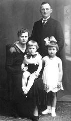 023 0014 Familie Adolf Pakusch aus Grauden im Jahre 1934