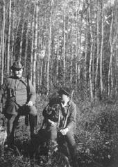 023 0033 Foerster Erich Knopke und Sohn Hans Joachim im Forst