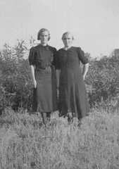 035 0049 Maria Andres mit Schwaegerin Lisbeth
