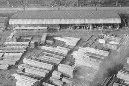 036 0014 Der Holzlagerplatz und der Duengemeittelspeicher von Besitzer Eduard Broeker