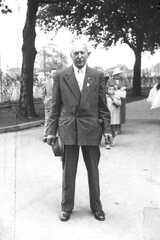 036 1004 Emil Potzuweit nach 1945 beim Ostpreussentreffen in Duesseldorf