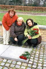 036 1012 In Kopenhagen am Grab der kleinen Schwester