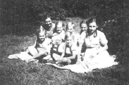 037 0008 Hanswalde Im Bild Mieze Forche Hildegard Riemann Hans Annemarie und Lenchen Kretschmer